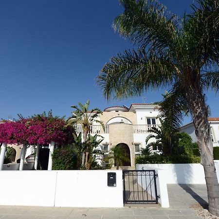 Karythia Villa Pyla Exterior photo
