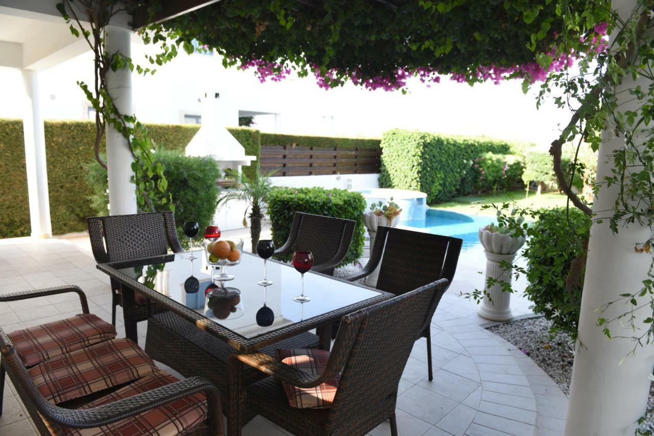 Karythia Villa Pyla Exterior photo