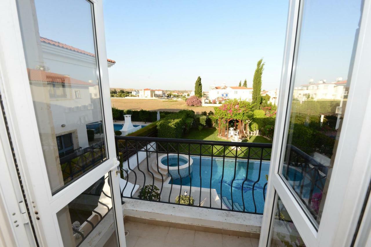 Karythia Villa Pyla Exterior photo