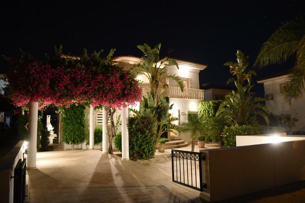 Karythia Villa Pyla Exterior photo