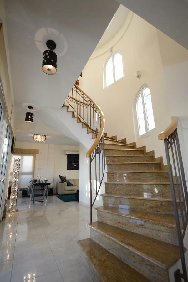 Karythia Villa Pyla Exterior photo