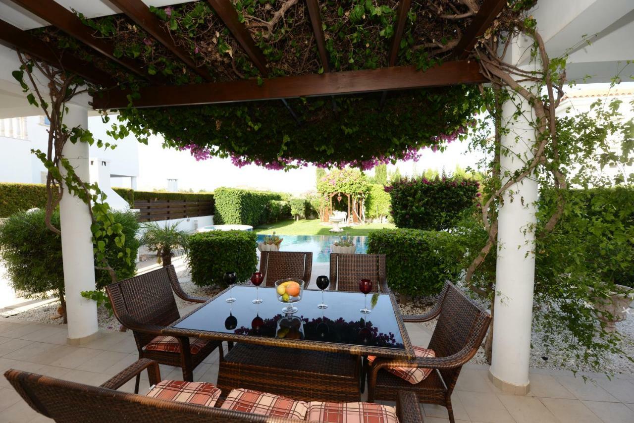 Karythia Villa Pyla Exterior photo