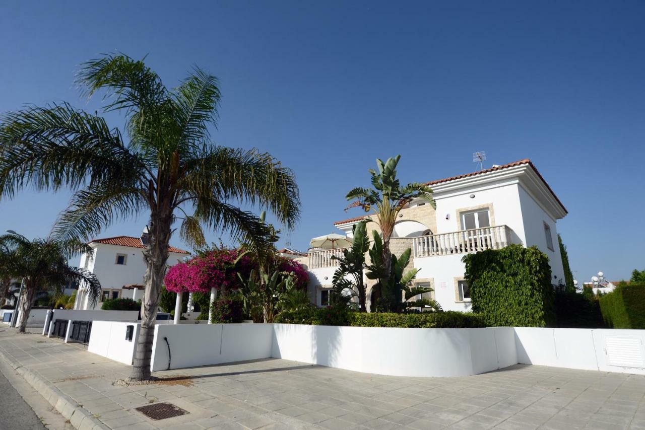 Karythia Villa Pyla Exterior photo