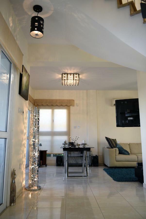Karythia Villa Pyla Exterior photo
